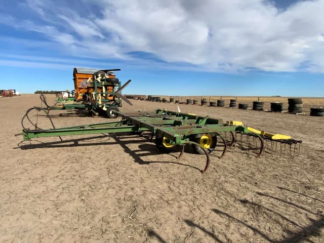 Image of John Deere 1610 equipment image 3