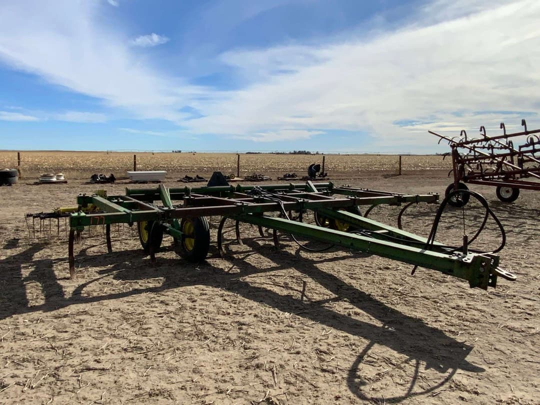 Image of John Deere 1610 Primary image