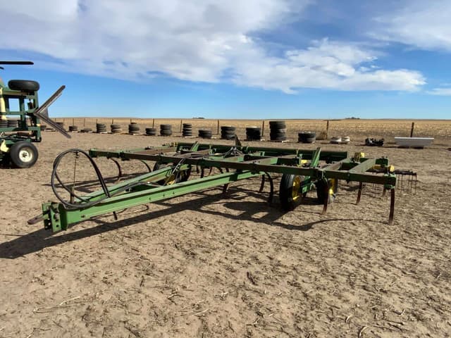 Image of John Deere 1610 equipment image 2