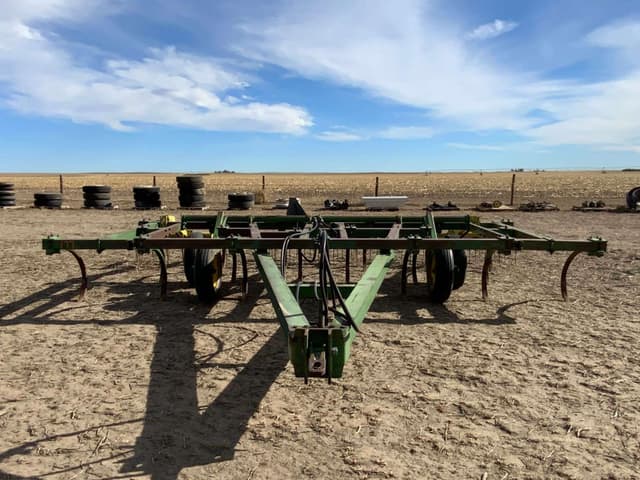 Image of John Deere 1610 equipment image 1