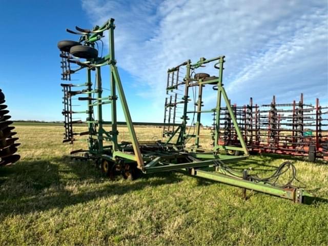 Image of John Deere 1610 equipment image 1