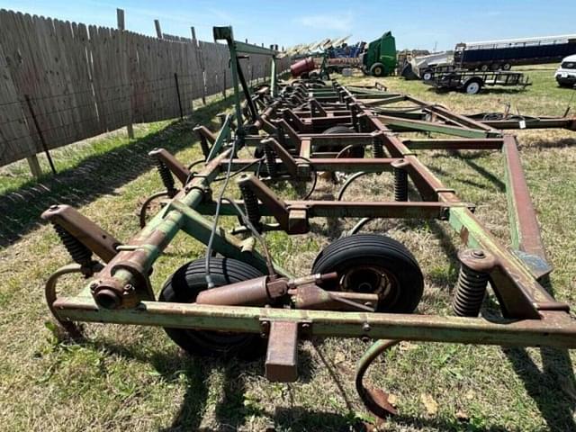 Image of John Deere 1610 equipment image 2