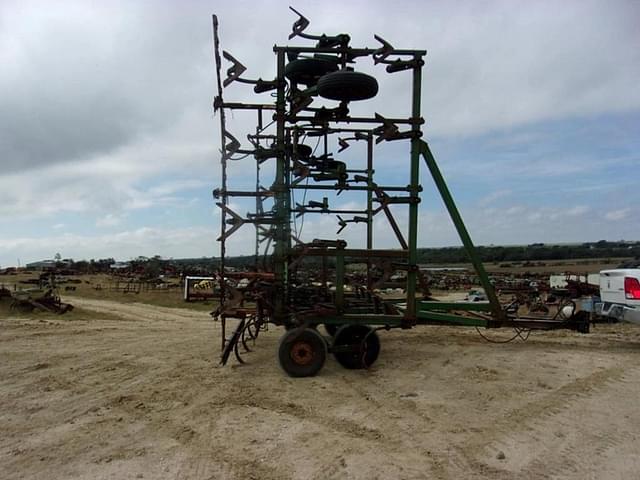 Image of John Deere 1610 equipment image 1