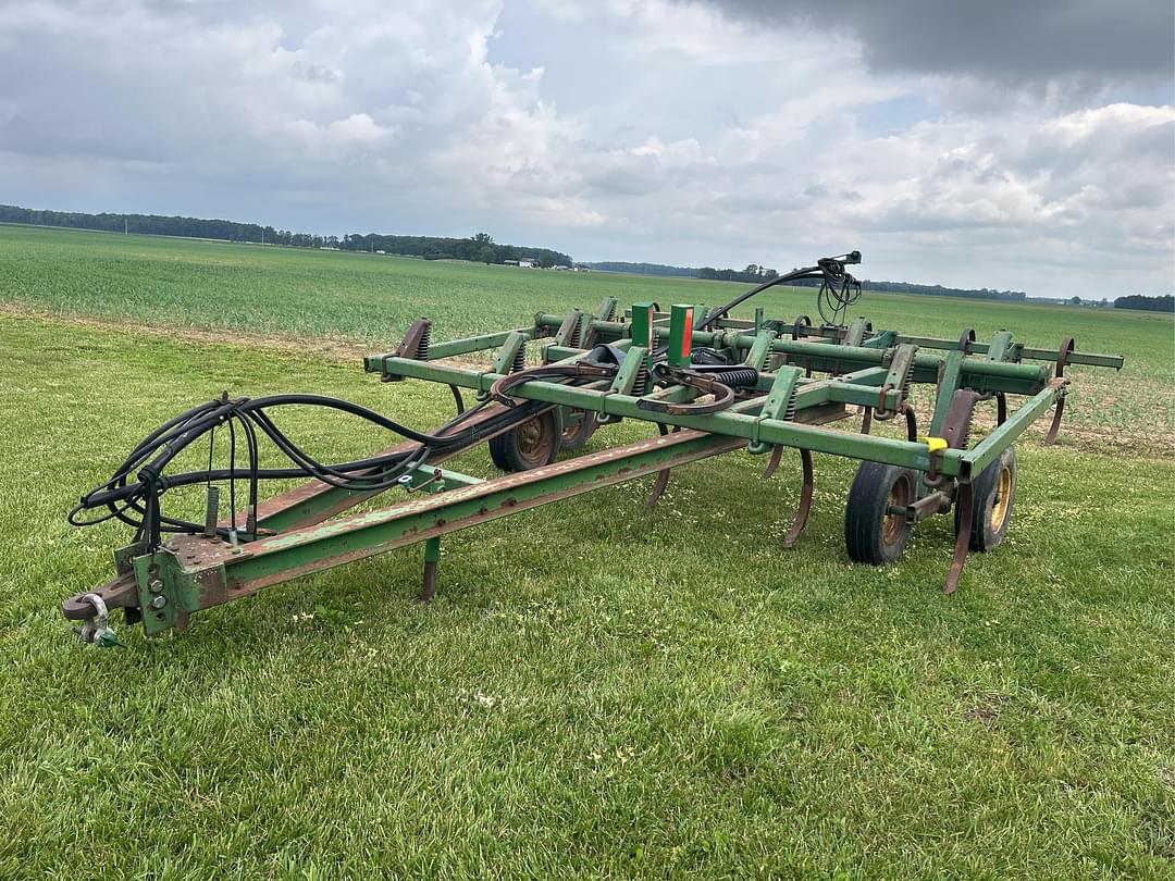 Image of John Deere 1610 Primary image