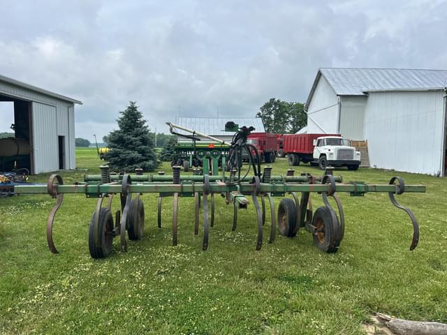 Image of John Deere 1610 equipment image 3