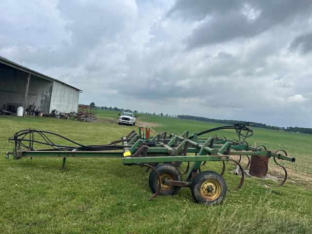 Image of John Deere 1610 equipment image 1
