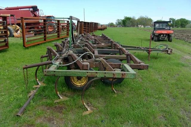 Image of John Deere 1610 equipment image 2