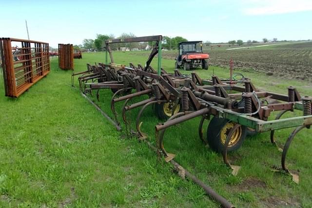 Image of John Deere 1610 equipment image 3