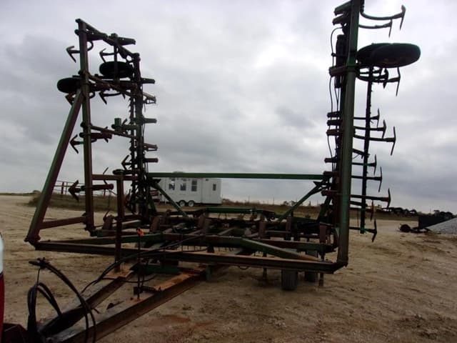 Image of John Deere 1610 equipment image 1