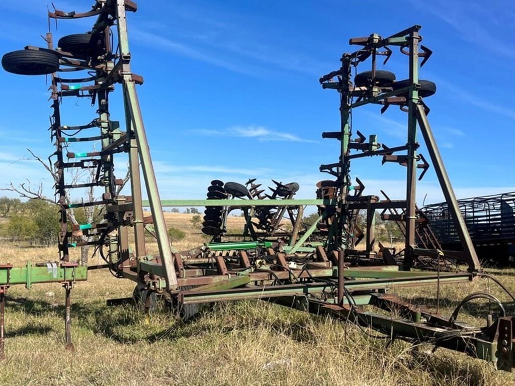 John Deere 1610 Equipment Image0