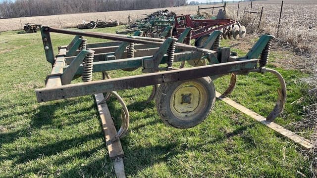 Image of John Deere 1610 equipment image 2