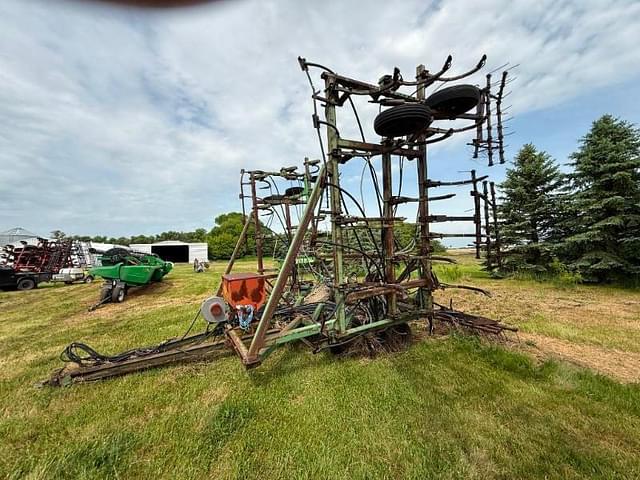 Image of John Deere 1610 equipment image 1