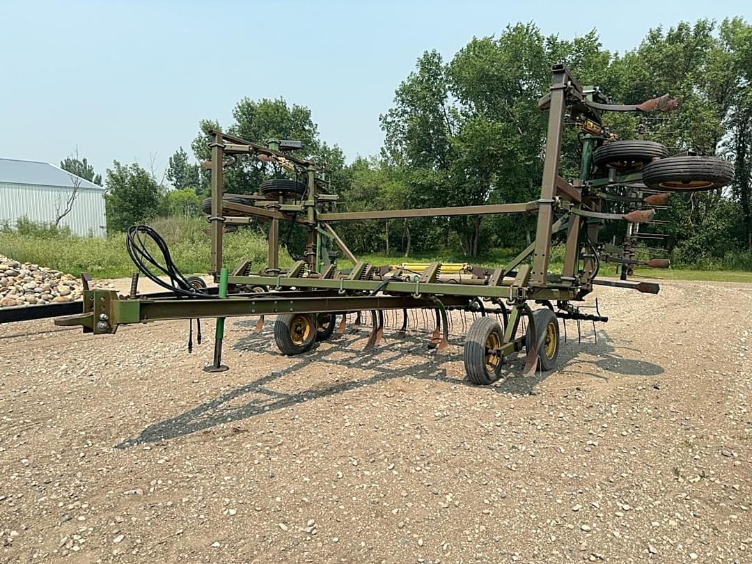 Image of John Deere 1610 Primary image