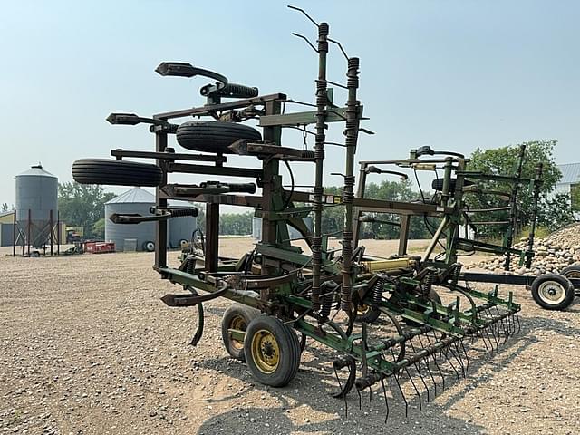Image of John Deere 1610 equipment image 3