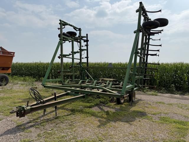 Image of John Deere 1610 equipment image 1