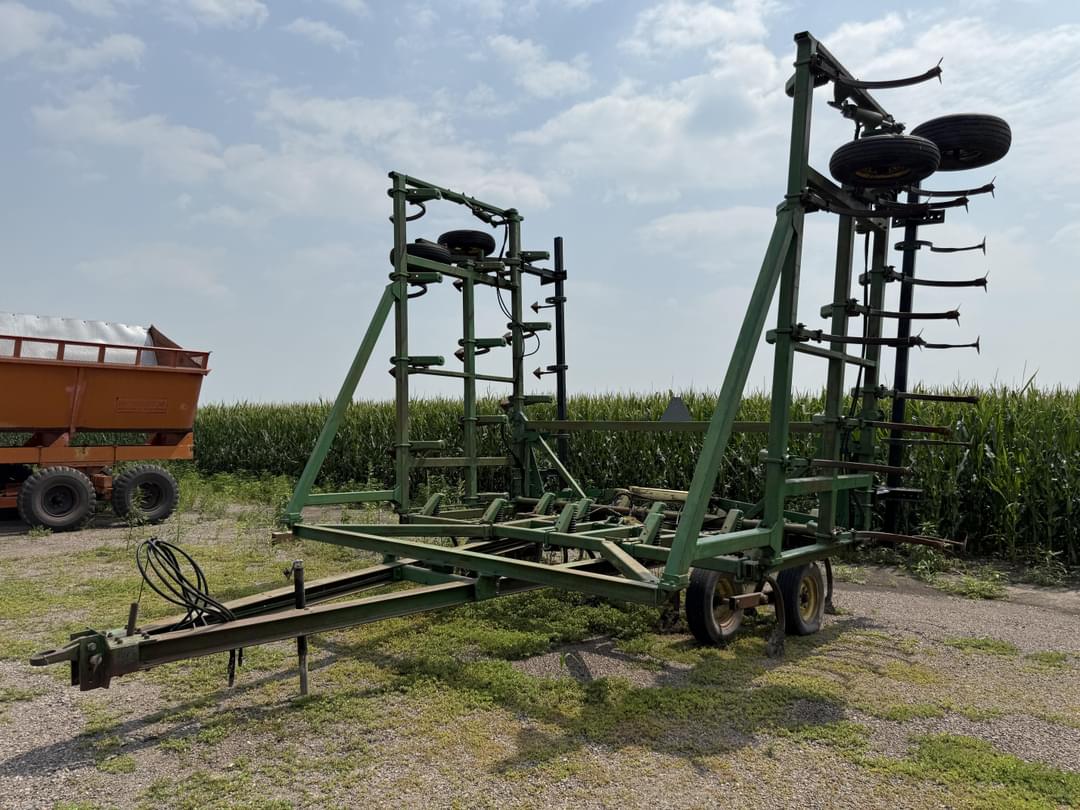 Image of John Deere 1610 Primary image