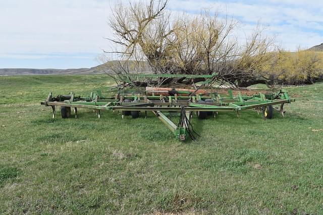 Image of John Deere 1610 equipment image 2