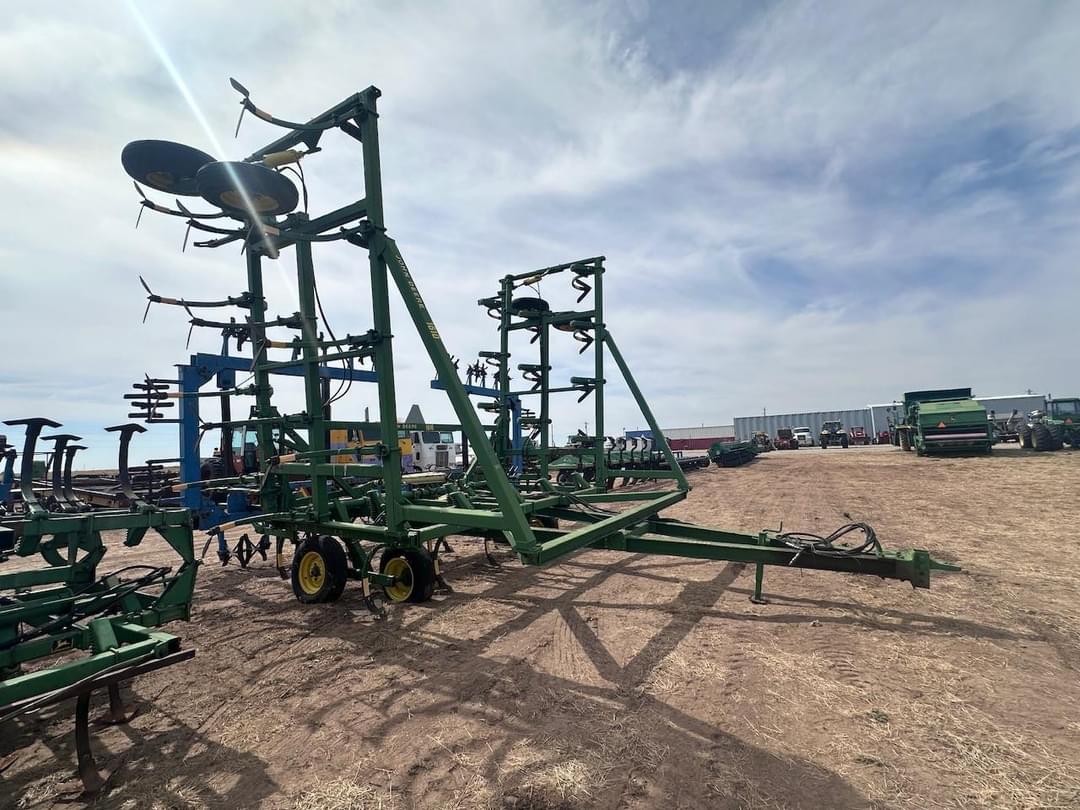 Image of John Deere 1610 Primary image