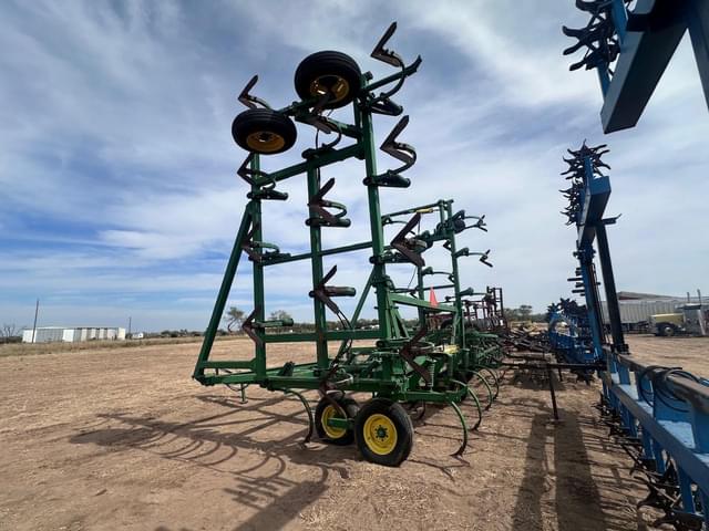 Image of John Deere 1610 equipment image 1