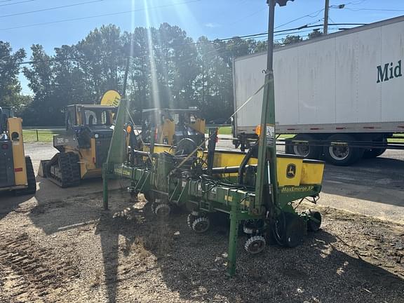 Image of John Deere 1700 equipment image 1