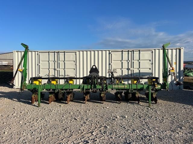 Image of John Deere 1700 equipment image 1