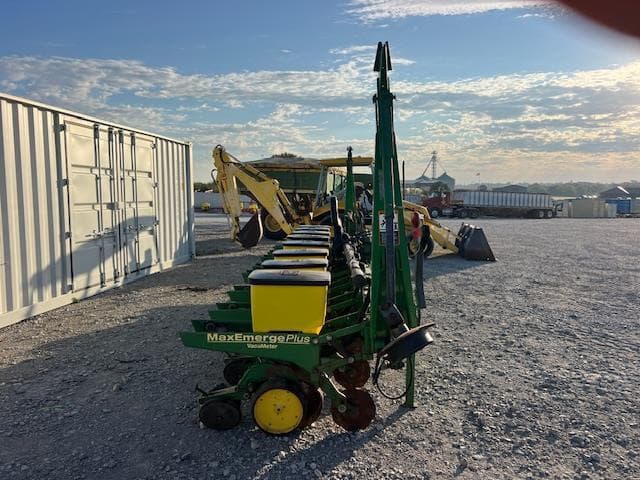 Image of John Deere 1700 equipment image 3