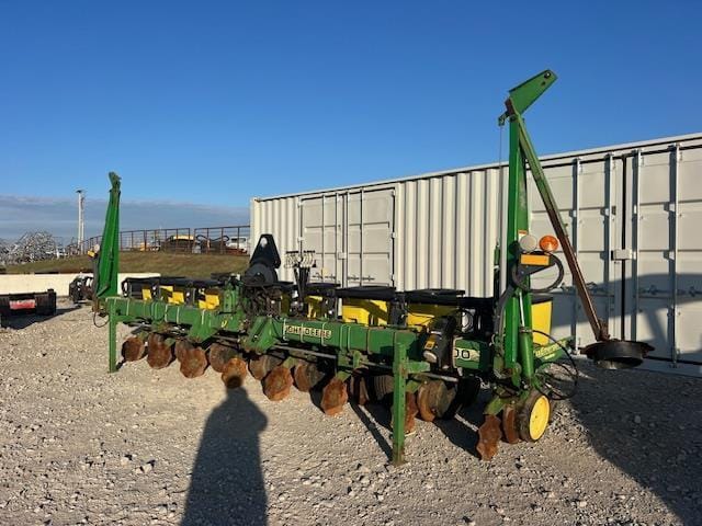 John Deere 1700 Equipment Image0