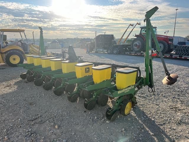 Image of John Deere 1700 equipment image 4