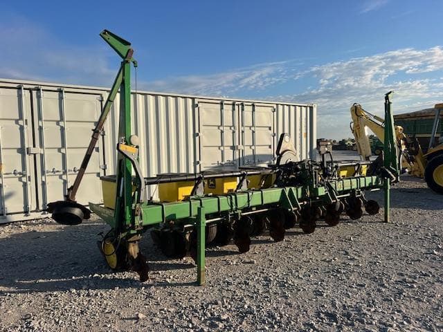 Image of John Deere 1700 equipment image 2