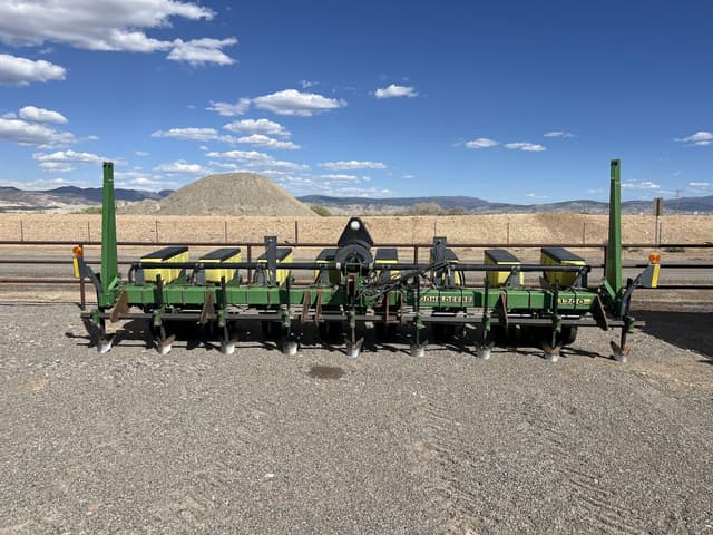 Image of John Deere 1700 equipment image 1