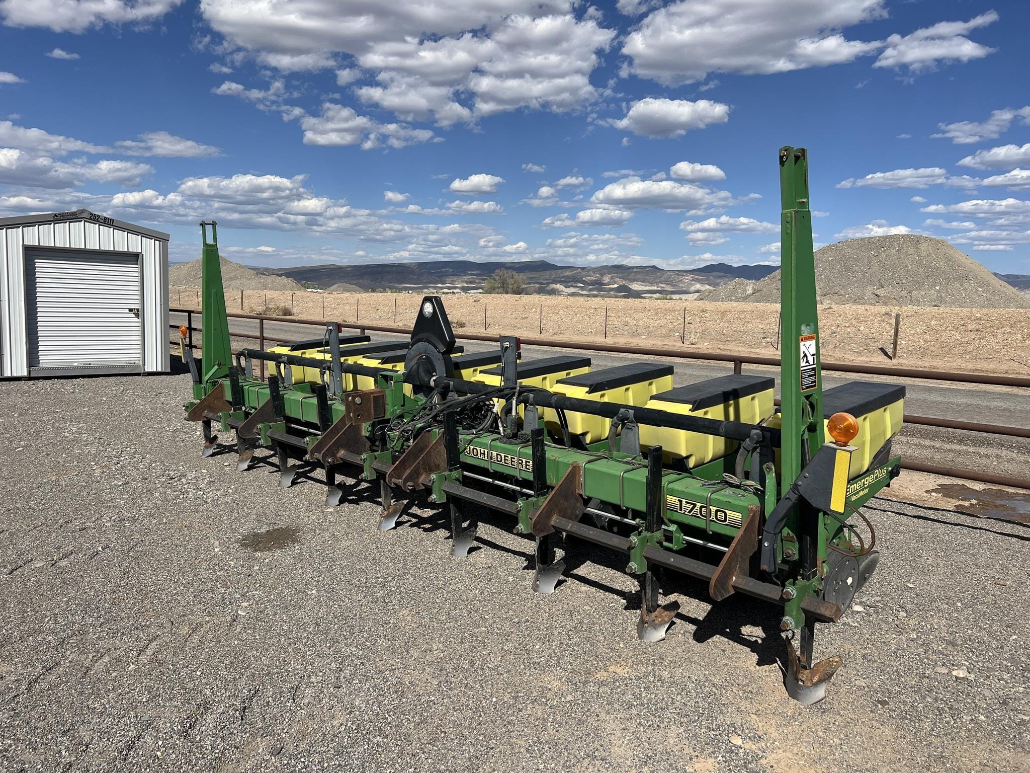 John Deere 1700 Equipment Image0