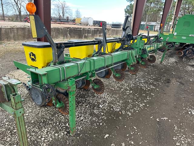 Image of John Deere 1700 equipment image 1