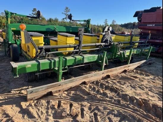 Image of John Deere 1700 equipment image 1