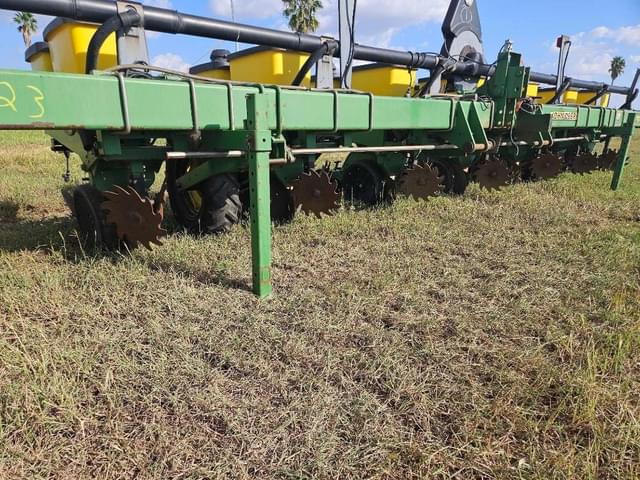 Image of John Deere 1700 equipment image 1