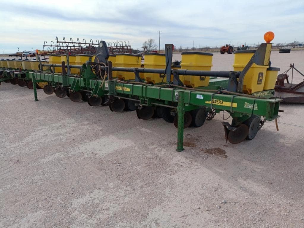 Image of John Deere 1700 Primary image
