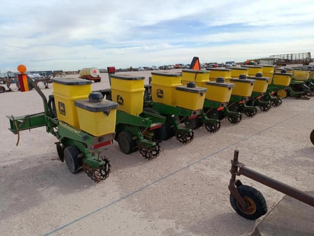 Image of John Deere 1700 equipment image 2