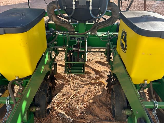 Image of John Deere 1700 equipment image 3