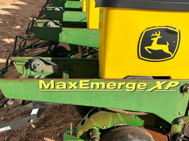 Image of John Deere 1700 equipment image 2