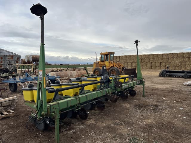 Image of John Deere 1700 equipment image 1