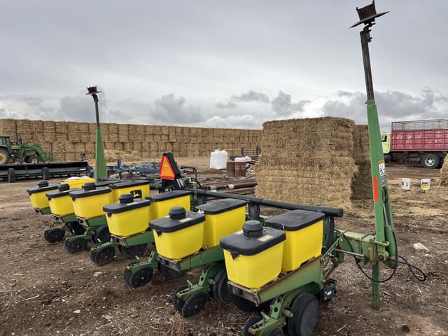 Image of John Deere 1700 equipment image 2