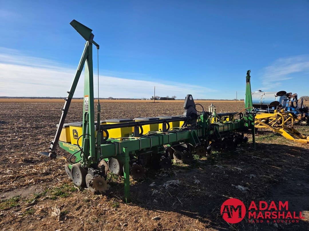 Image of John Deere 1700 Primary image