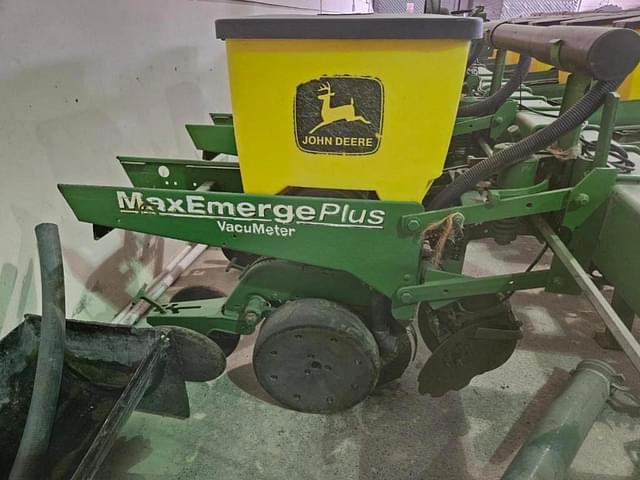 Image of John Deere 1700 equipment image 3