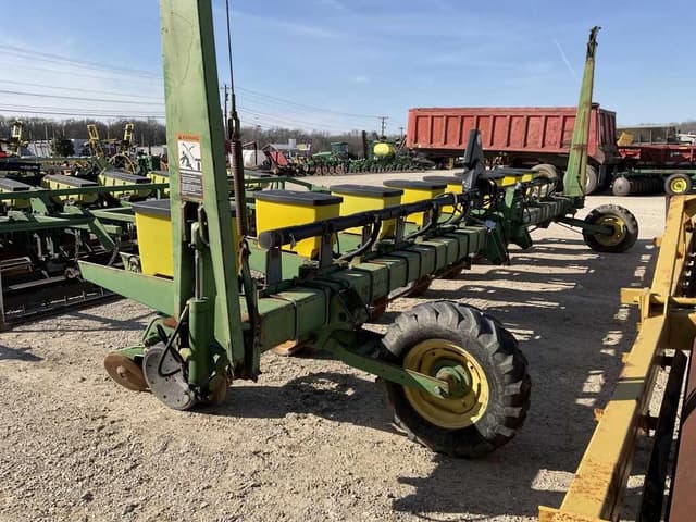 Image of John Deere 1700 equipment image 2