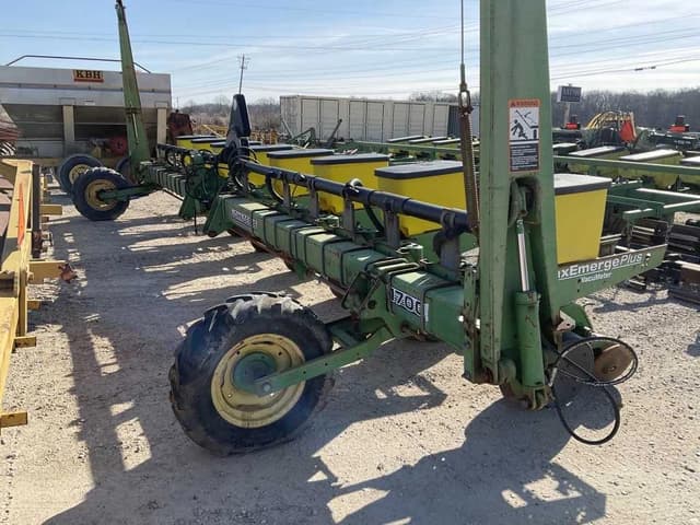 Image of John Deere 1700 equipment image 1