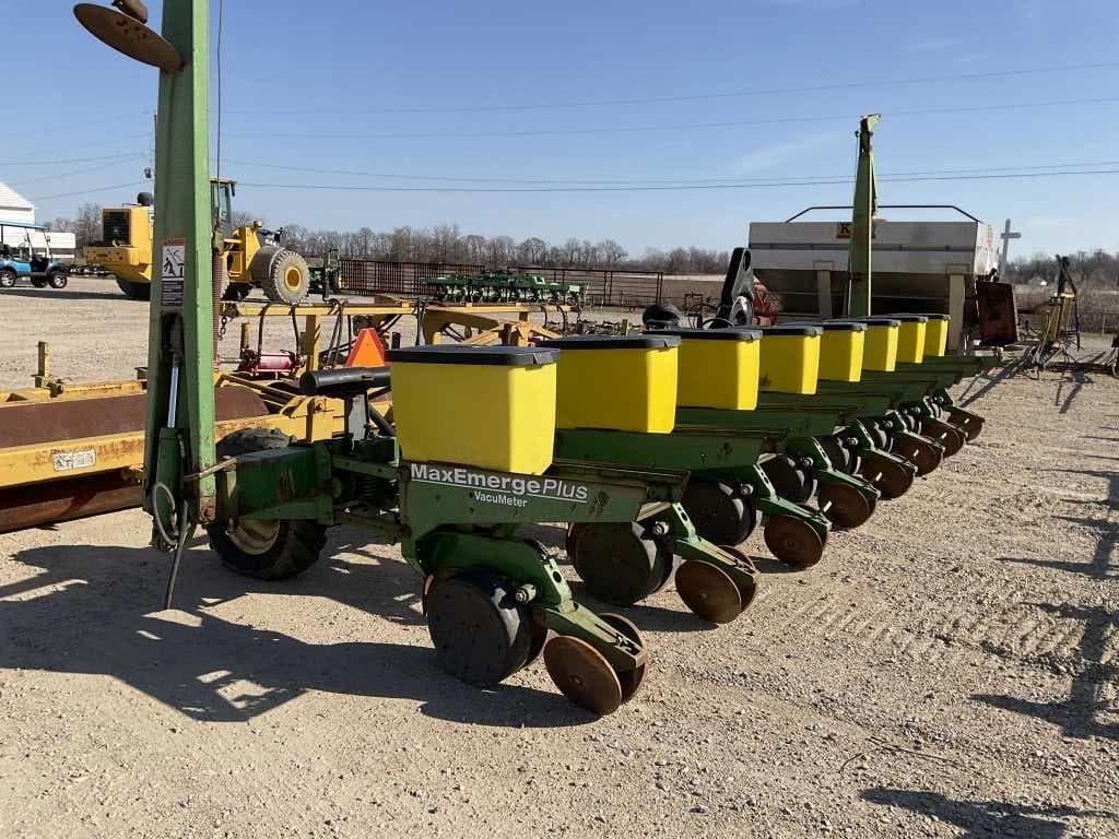 Image of John Deere 1700 Primary image