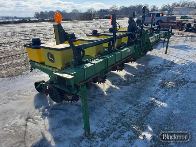 Image of John Deere 1700 equipment image 2