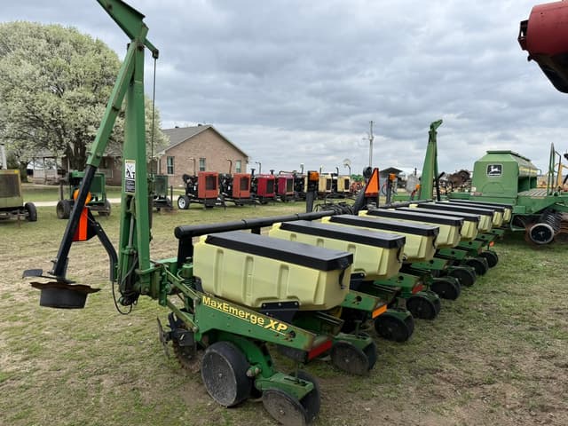 Image of John Deere 1700 equipment image 3