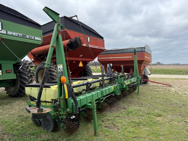 Image of John Deere 1700 equipment image 1