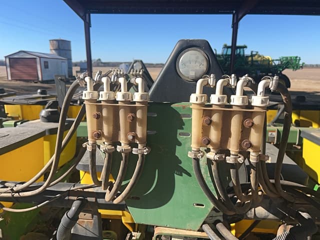 Image of John Deere 1700 equipment image 3