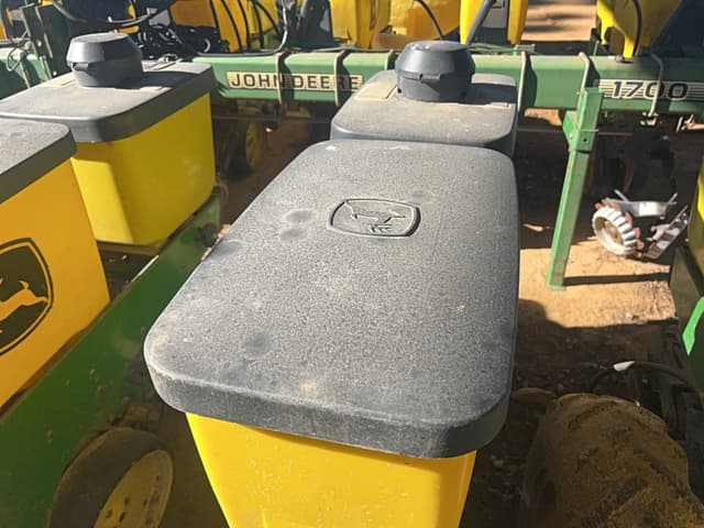 Image of John Deere 1700 equipment image 2